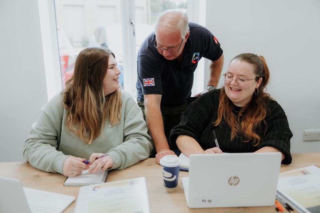 Lifeworks tutor helping spouses with their employment course